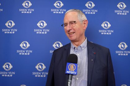 Un ancien général admire « l’ensemble, l’unité » de Shen Yun : « C’est vraiment parfait »