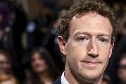 Mark Zuckerberg témoigne à l&rsquo;ouverture du procès antitrust de Meta