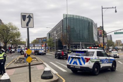Les bibliothèques de New York reçoivent de fausses alertes à la bombe visant le défilé du Falun Gong