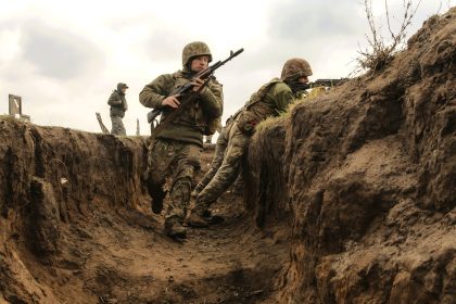 Alors que les efforts de paix piétinent, les forces russes continuent d&rsquo;avancer sur la ligne de front en Ukraine