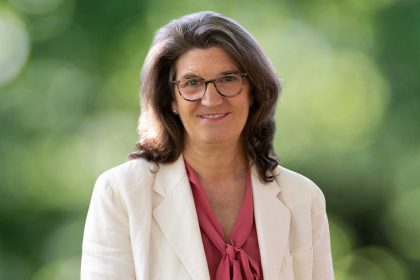 Mary Holland, présidente de Children’s Health Defense : « Robert Kennedy Jr entend identifier les causes possibles de l’épidémie d’autisme, vaccination comprise »