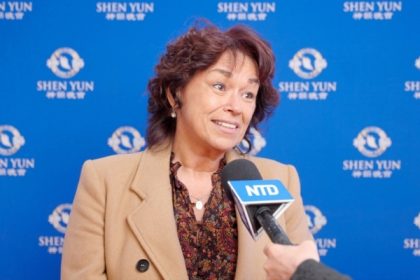 Shen Yun met « une petite pause sur la souffrance » de deux sœurs : « Un grand merci du fond du cœur »