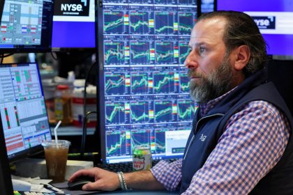 Le Dow Jones perd 1500 points au lendemain de l&rsquo;annonce des tarifs douaniers de Donald Trump