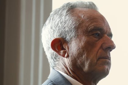 Le secrétaire d&rsquo;État à la Santé américain fait part de ses inquiétudes quant à l&rsquo;efficacité du vaccin Novavax Covid-19 après le retard pris par la FDA