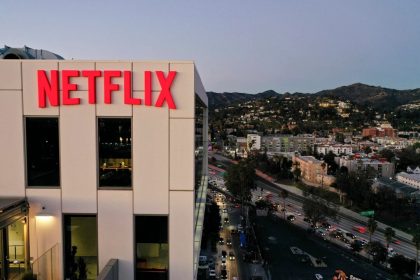 Netflix annonce une forte croissance de ses bénéfices, alimentée par des émissions originales, des sports en direct et des jeux