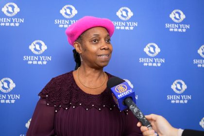 Shen Yun, « le moyen de montrer ce qui se passe avec douceur, sans pour autant qu’on puisse vous emprisonner », déclare une consultante en ingénierie