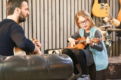 Séances d’improvisation et joie : cinq façons d’aider les enfants à se passionner pour l’apprentissage d’un instrument