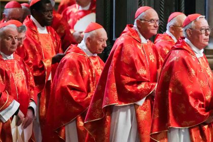 Les cardinaux réunis en conclave pour élire un nouveau pape