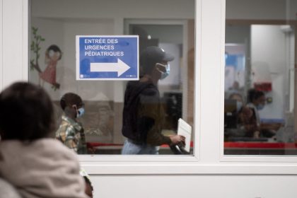 Faute d’urgences pédiatriques ouvertes, des parents parcourent 130 km avec leur bébé en détresse respiratoire