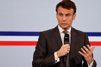 Rapport sur « l&rsquo;entrisme » des Frères musulmans : Emmanuel Macron demande de nouvelles propositions au gouvernement