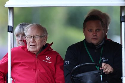 Buffett déclare que la récente volatilité du marché n&rsquo;est « vraiment rien » et exhorte les investisseurs au calme