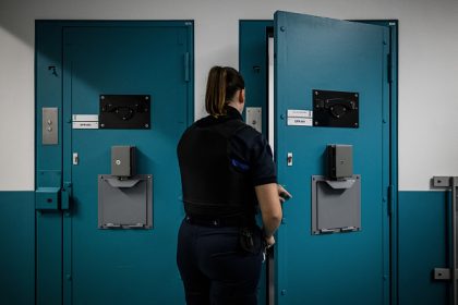 Bordeaux : un meurtrier activement recherché après avoir été libéré de prison par erreur