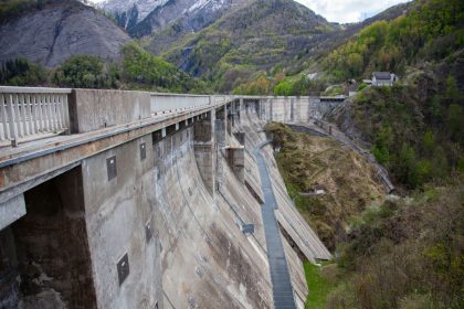 Pourquoi les barrages hydroélectriques sont-ils sous-exploités en France ?