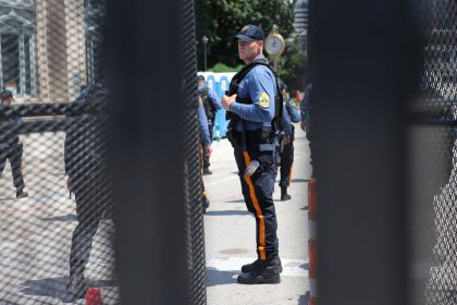 Une adolescente vivait enfermée dans une cage depuis sept ans, les parents ont été inculpés