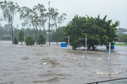 Trois morts, 50.000 personnes bloquées par des inondations dans l&rsquo;est de l&rsquo;Australie