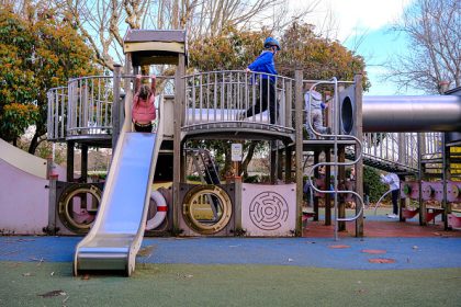 Espaces sans enfants : le gouvernement s&rsquo;attaque aux offres commerciales « no kids »