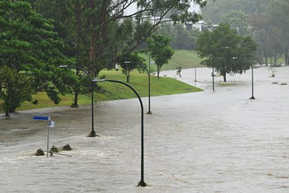 Des inondations piègent 50.000 personnes et font deux morts dans l&rsquo;est de l&rsquo;Australie