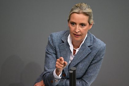 « Reconstruire le mur de Berlin » : Washington dénonce le classement du parti AfD comme « extrémiste de droite »
