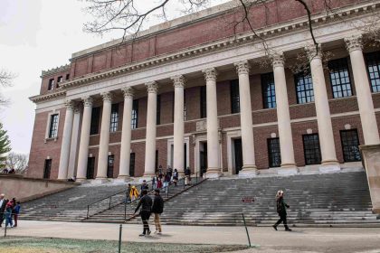 L&rsquo;administration Trump révoque la permission accordée à Harvard d&rsquo;inscrire des étudiants étrangers