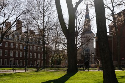 Harvard publie des rapports sur les préjugés antisémites et islamophobes sur son campus et s&rsquo;engage à procéder à des réformes