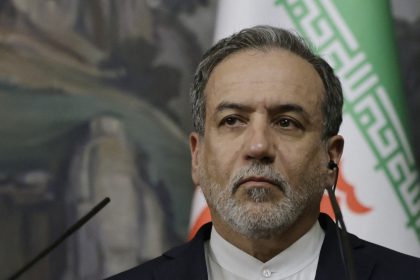 Le ministre iranien des Affaires étrangères affirme que l&rsquo;Iran ne renoncera pas à tous ses projets nucléaires