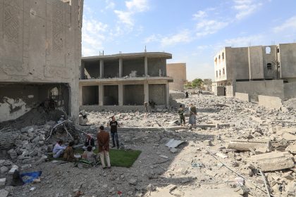 Le Royaume-Uni rejoint les États-Unis dans les frappes aériennes au Yémen visant les Houthis