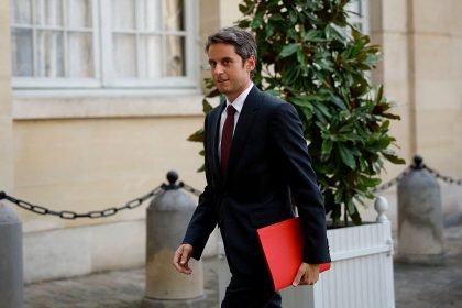 Gabriel Attal veut interdire le voile pour les moins de 15 ans et prône une loi contre le communautarisme