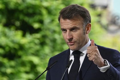 « Le cessez-le-feu inconditionnel n&rsquo;est pas précédé par des négociations », répond Emmanuel Macron après la proposition russe
