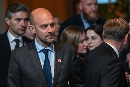 Expulsions de fonctionnaires français d&rsquo;Algérie : la France réplique en renvoyant des diplomates algériens