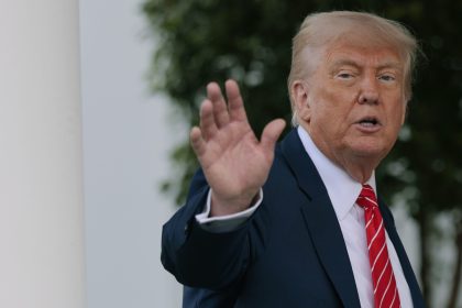 Donald Trump annonce que les États-Unis accepteront un cadeau du Qatar : un nouvel Air Force One, l&rsquo;avion présidentiel américain