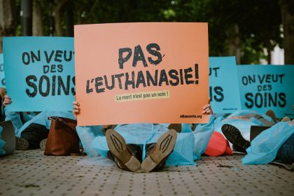 Fin de vie : une « pente infiniment dangereuse », écrivent des évêques à leurs parlementaires