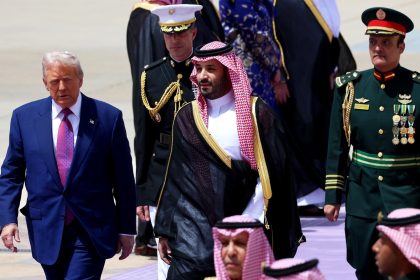 Donald Trump atterrit en Arabie saoudite et entame une tournée au Moyen-Orient aux enjeux considérables