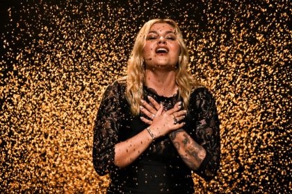 Eurovision 2025 : avec son titre « Maman », Louane émeut le public dans une incroyable scénographie
