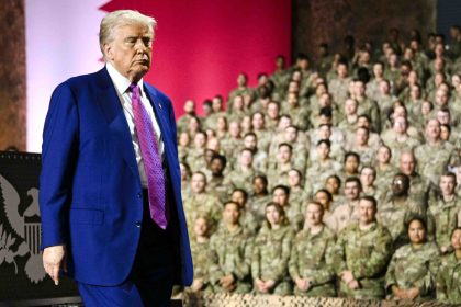 Visite de Donald Trump aux troupes américaines au Qatar lors de sa tournée au Moyen-Orient