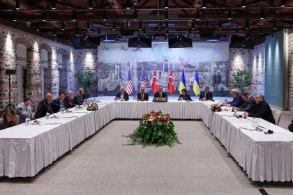 La Russie et l&rsquo;Ukraine conviennent d&rsquo;un échange de prisonniers de guerre après des pourparlers