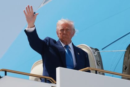 Donald Trump annonce que les États-Unis fixeront de nouveaux tarifs douaniers pour davantage de pays dans les prochaines semaines