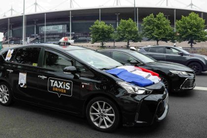 « On va faire de nous des travailleurs pauvres » : les chauffeurs de taxi confrontés au risque de déclassement