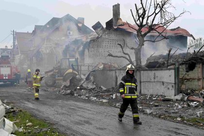 La Russie lance la plus grande attaque aérienne de la guerre contre l&rsquo;Ukraine quelques heures avant l&rsquo;échange final de prisonniers