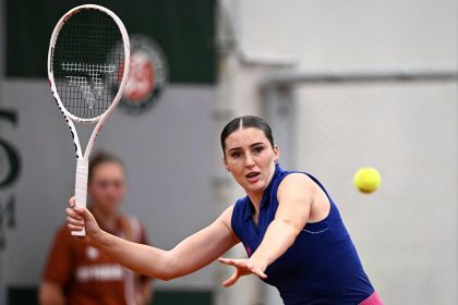 Roland-Garros : Loïs Boisson et Elsa Jacquemot, duel de bleues pour un huitième