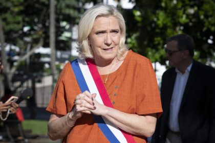 TVA sociale : Marine Le Pen brandit la menace d’une motion de censure