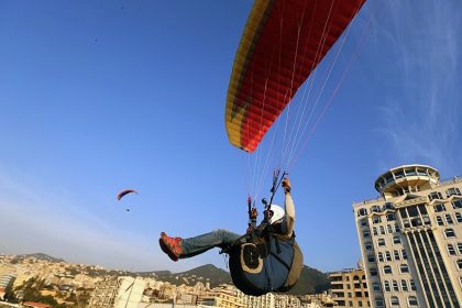 « Une intervention particulière » : un parapentiste bloqué dans un arbre à 20 m de haut, secouru par les pompiers