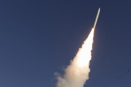 La marine américaine teste avec succès le lancement d&rsquo;un missile hypersonique en mer