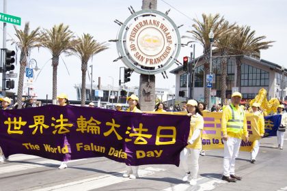 Défilé à San Francisco pour célébrer la Journée mondiale du Falun Dafa