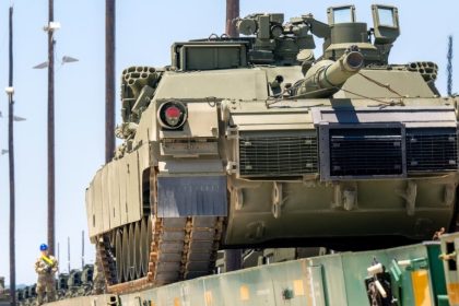 Les tarifs douaniers visent à stimuler la fabrication militaire et l&rsquo;IA – pas les T-shirts