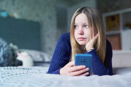 Les batteries sociales des ados se vident à mesure que leur téléphone se recharge