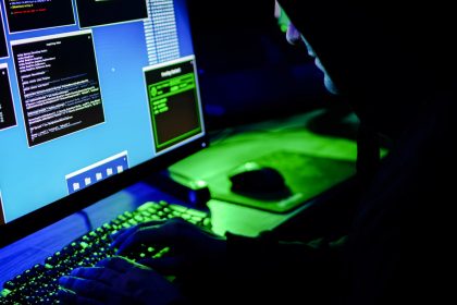 La Russie cible les organisations occidentales qui aident l&rsquo;Ukraine et s&rsquo;introduit dans leurs systèmes informatiques