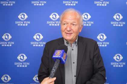 Shen Yun apporte « un peu de sérénité et de bonté » dans un monde très tourmenté, déclare un consultant en entreprise