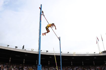 Armand Duplantis recordman du monde en franchissant une barre à 6,28 m à Stockholm