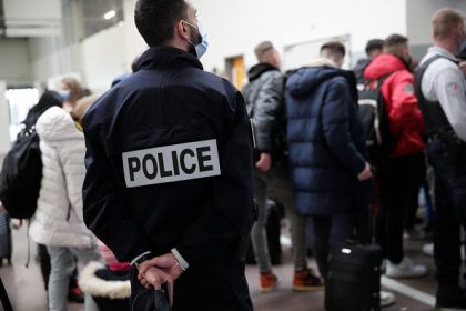 Contrôle de migrants aux frontières dans les gares et bus : 4000 forces de l&rsquo;ordre mobilisées