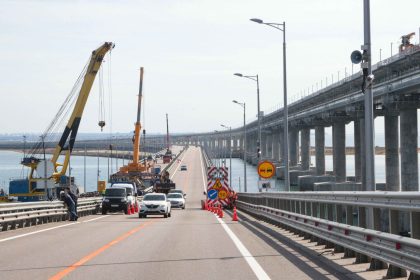 L&rsquo;Ukraine affirme avoir attaqué le pont qui relie la Russie à la Crimée avec des explosifs sous-marins